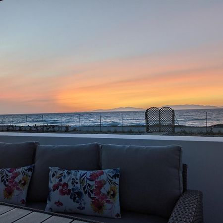 Lambou Beach Sunset Soroni Bagian luar foto