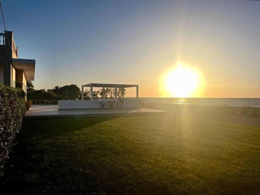 Lambou Beach Sunset Soroni Bagian luar foto