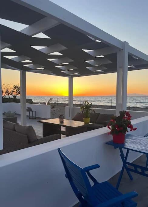 Lambou Beach Sunset Soroni Bagian luar foto