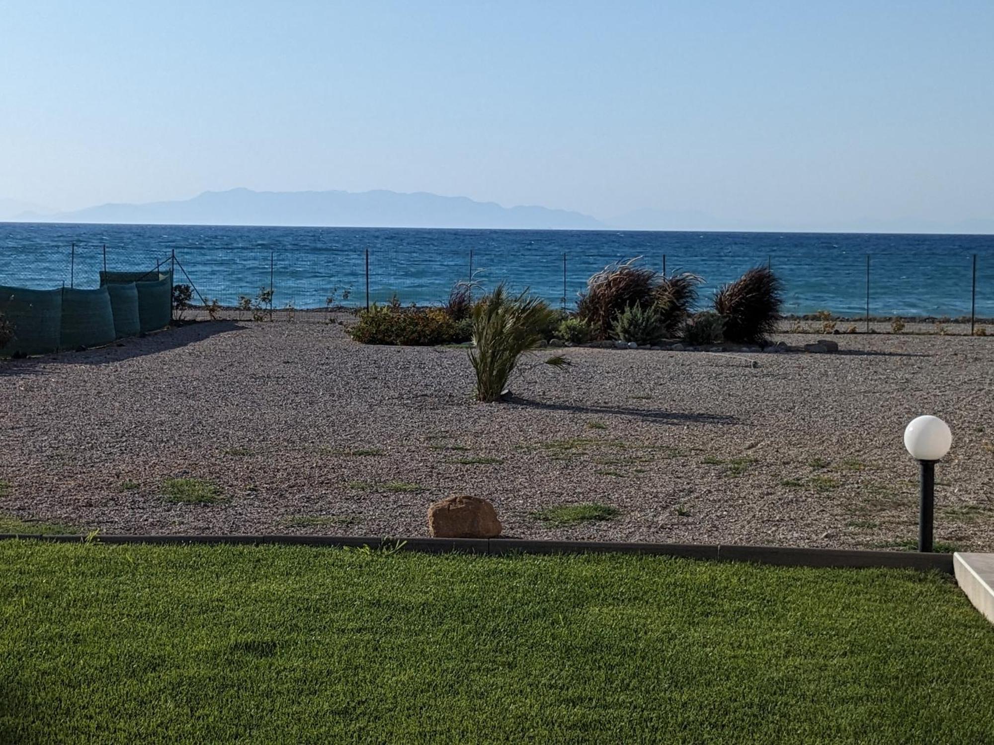Lambou Beach Sunset Soroni Bagian luar foto